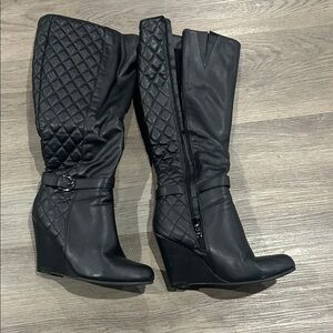 Stylish Black Quilted Women's Boots